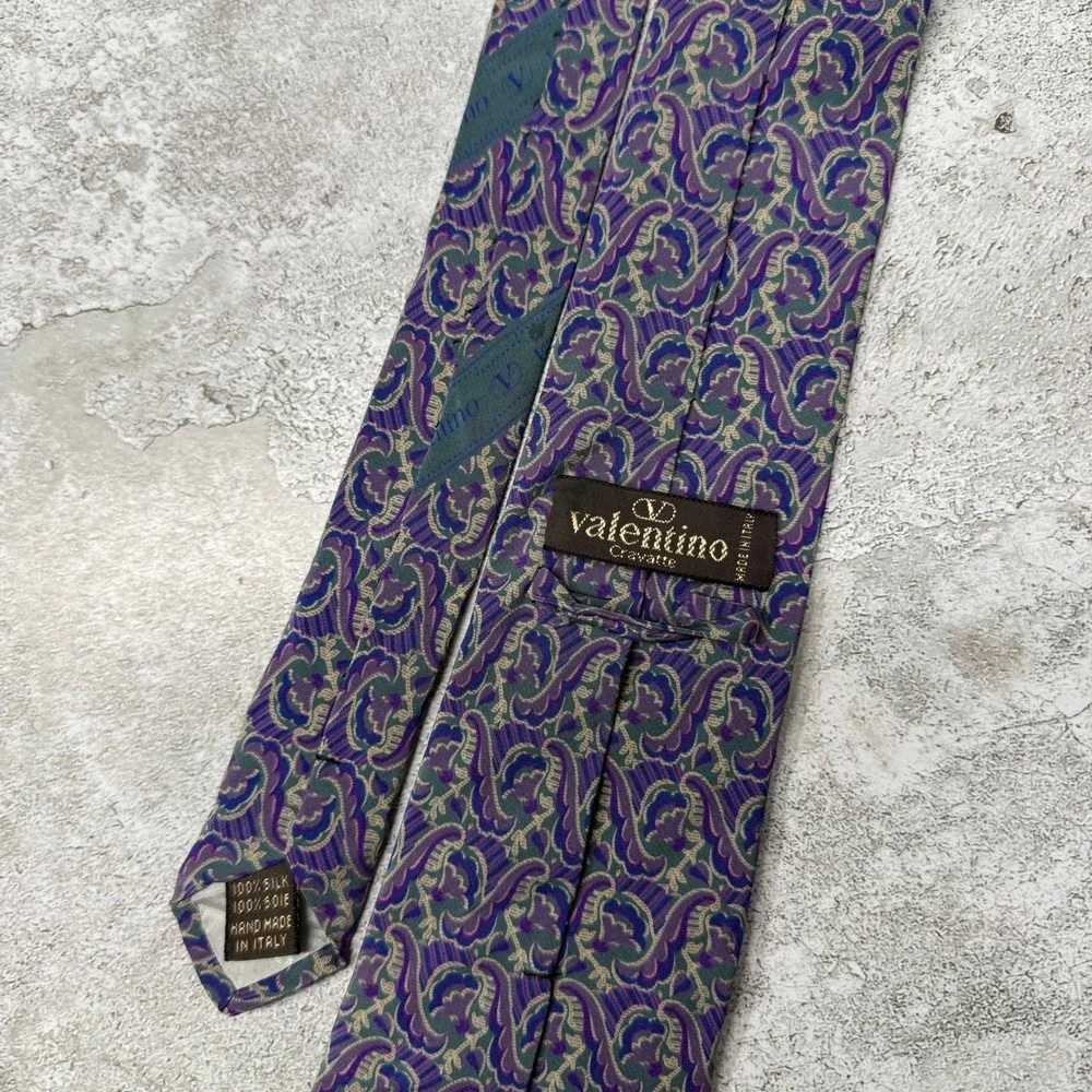 Valentino Necktie Men OS Purple Green Paisley Silk Hand Made Italy‎